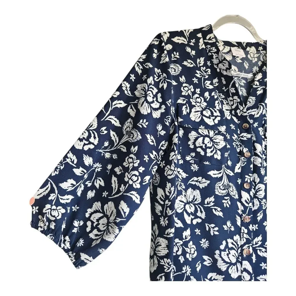 Croft & Barrow Womens L Blouse Top Floral Flap Pockets Button-Up Split Neck